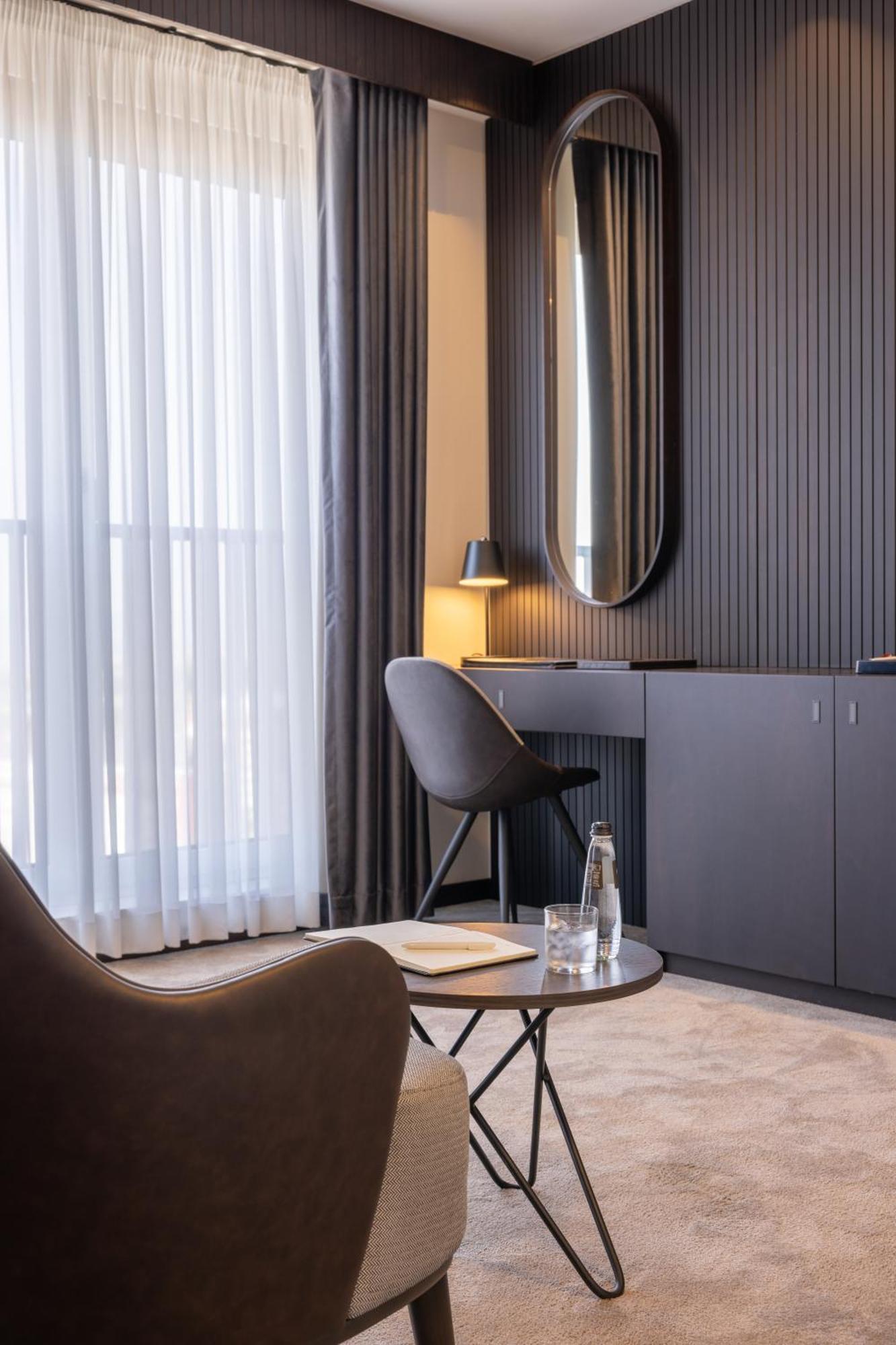 Derand Hotel Pristina Exteriör bild