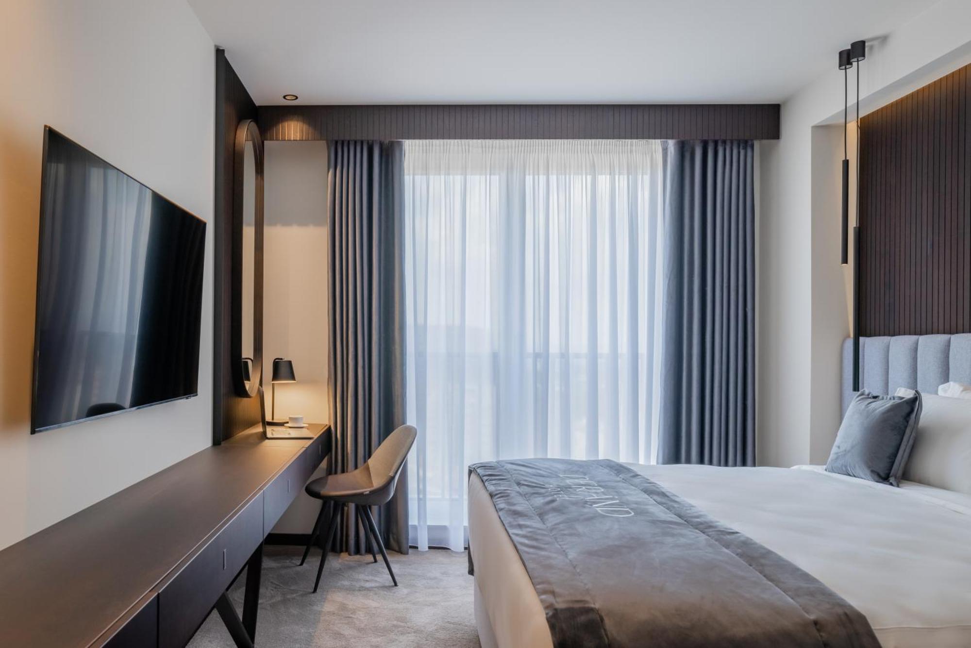 Derand Hotel Pristina Exteriör bild